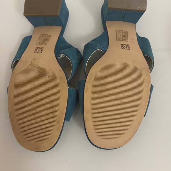 Anne Klein Sansa Suede Sandals Size 7 - Picture 5 of 5
